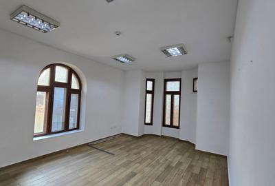Casă cu 11 camere cu Canalizare în Ultracentral - 29