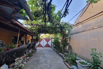 Casă individuală cu 4 camere cu Canalizare în Colentina