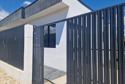 Casă cu 3 camere cu Teren 200 Mp în Năvodari - 1