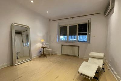 Apartament cu 5 camere semidecomandat, mobilat în Capitale - 11