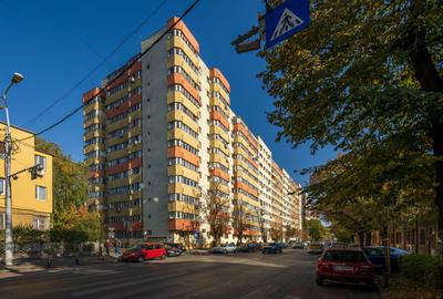 Apartament cu 4 camere semidecomandat în Lacul Tei