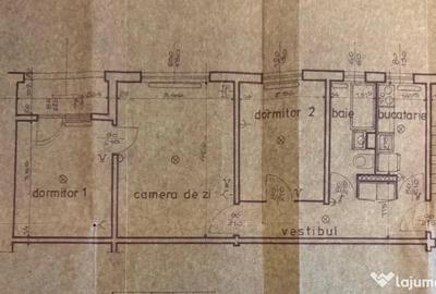 Apartament cu 3 camere semidecomandat în Casa de Cultură