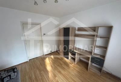 Garsonieră decomandată în Tudor