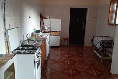 Casă cu 6 camere cu Teren 1300 Mp în Seciu - 11