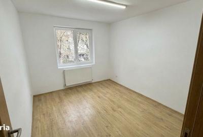 Apartament cu 4 camere decomandat în Crângași - 2