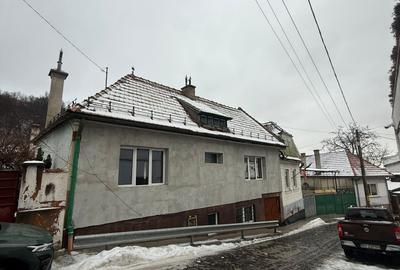 Casă individuală cu 4 camere cu Teren 313 Mp în Schei