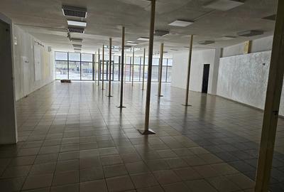 Spațiu comercial, de 320 mp, în Central - 5