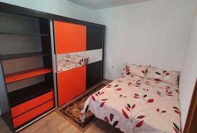 Apartament cu 3 camere decomandat, mobilat în Central