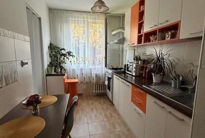 Apartament cu 3 camere decomandat în Drumul Taberei