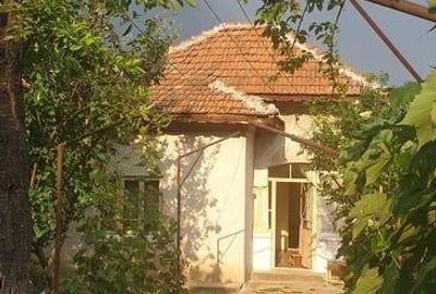 Casă cu 4 camere cu Teren 2500 Mp în Drăgășani