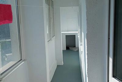 Apartament cu 3 camere semidecomandat în Obor