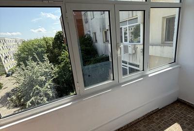 Apartament cu 3 camere semidecomandat în Smeura - 1