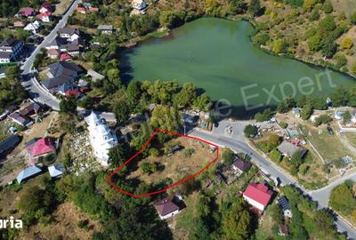 Teren de 1736 mp, în Nucșoara