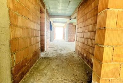 Casă cu 4 camere cu Teren 2776 Mp în Hidiș - 3