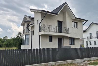 Casă cu 4 camere cu Teren 360 Mp în Snagov