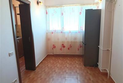 Garsonieră semidecomandată în Costin Georgian