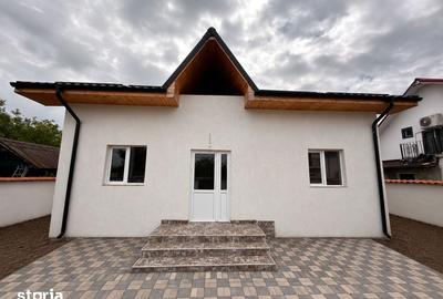 Casă cu 3 camere cu Teren 230 Mp în Malu Mare - 1