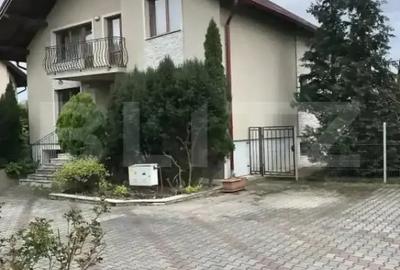 Casă cu 5 camere cu Teren 600 Mp în Central - 1