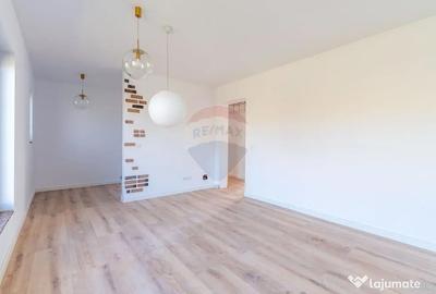 Casă cu 4 camere cu Teren 738 Mp în Jucu - 1