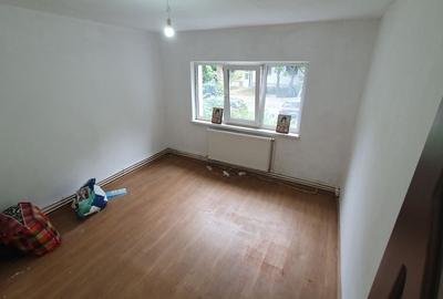 Apartament cu 2 camere decomandat în Valea Moșneagului