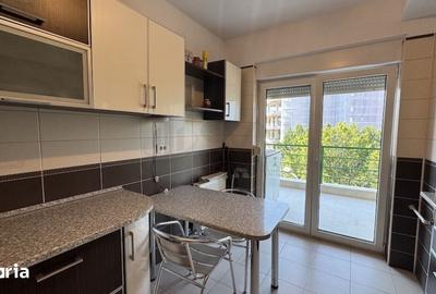Apartament cu 3 camere semidecomandat în Herăstrău
