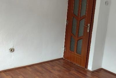 Apartament cu 3 camere decomandat în Berzasca - 5