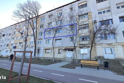 Apartament cu 2 camere semidecomandat, mobilat în Central