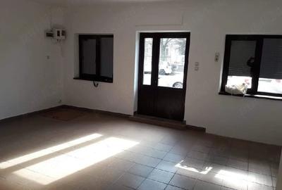 Spațiu comercial, de 50 mp, în Central