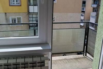 Apartament cu 3 camere decomandat, mobilat în Central