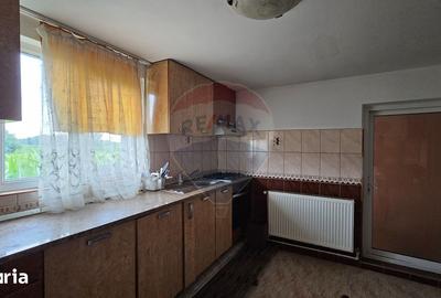 Casă cu 5 camere cu Teren 526 Mp în Udești