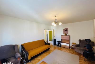 Apartament cu 3 camere decomandat în Terezian