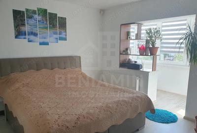 Apartament cu 4 camere decomandat în Noua