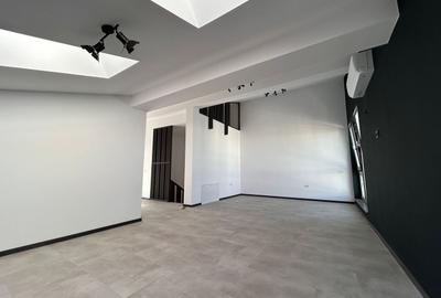 Duplex cu 5 camere cu Canalizare în Central