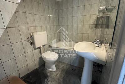 Apartament cu 3 camere semidecomandat în Lipovei