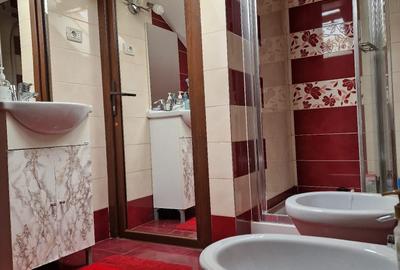 Apartament cu 3 camere decomandat în Dărmănești - 4