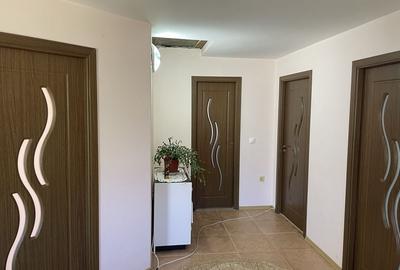 Casă cu 4 camere în Valea Mărului