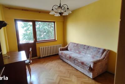Apartament cu 3 camere decomandat în 14 Mai - 13