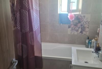 Apartament cu 3 camere decomandat în 1 Decembrie