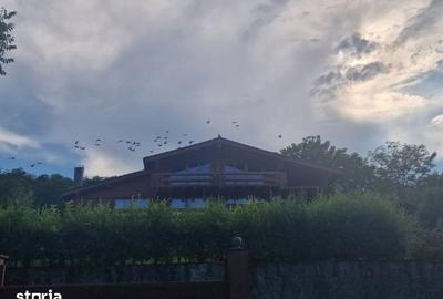 Casă cu 5 camere cu Teren 980 Mp în Central