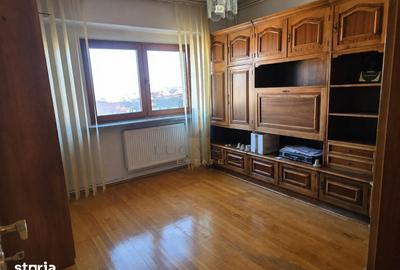 Apartament cu 4 camere decomandat în Dorobanților