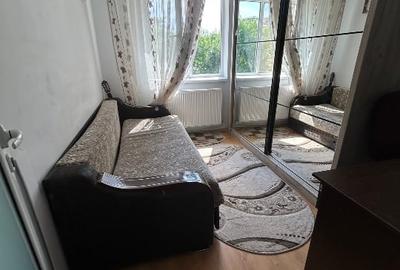 Apartament cu 3 camere semidecomandat, mobilat în Păcurari