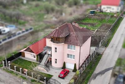 Casă cu 4 camere cu Teren 1000 Mp în Central - 2
