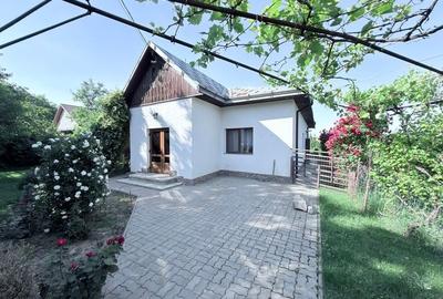 Casă individuală cu 4 camere cu Teren 1600 Mp în Central