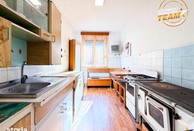 Apartament cu 3 camere decomandat în Central