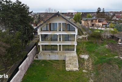 Casă cu 8 camere cu Teren 843 Mp în Ghermănești