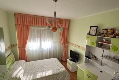 Apartament cu 3 camere decomandat în Orizont