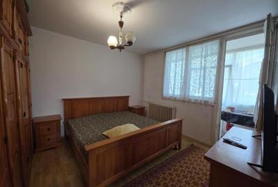 Apartament cu 3 camere în Drumul Taberei