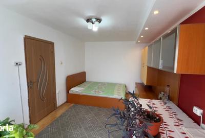 Apartament cu 2 camere decomandat în Petros