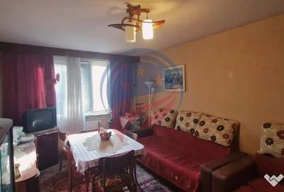 Apartament cu 3 camere semidecomandat în Gării
