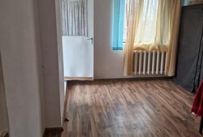 Garsonieră decomandată în Central - 2
